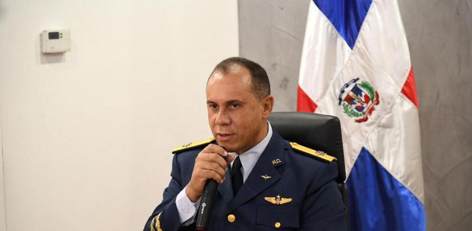 Richard Vásquez, durante la firma de un tratado con el INVI