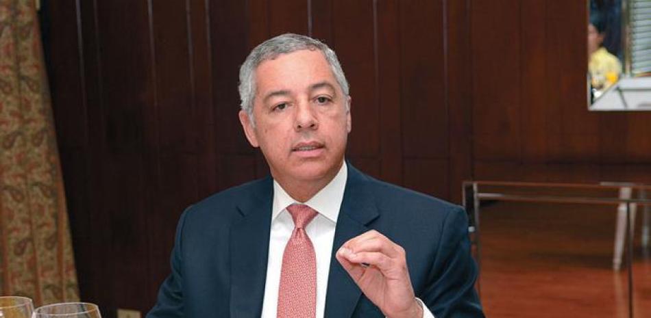 Donald Guerrero Ortiz, ministro de Hacienda.