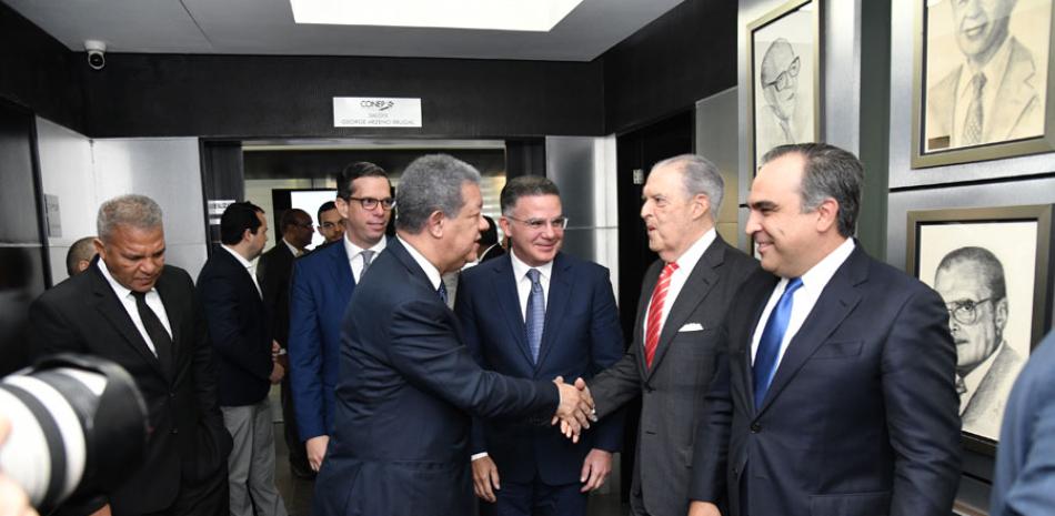 El expresidente Leonel Fernández se reunió ayer con los miembros de la cúpula empresarial del país.