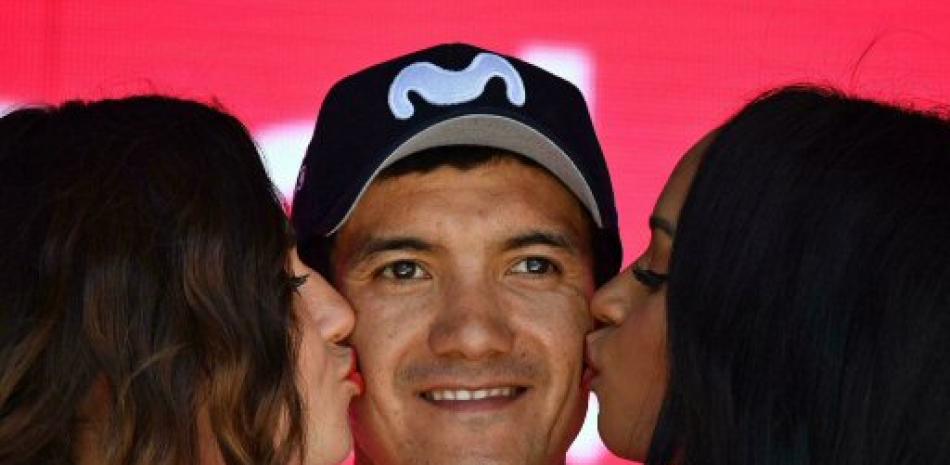 Richard Carapaz se mantiene líder en el Giro de Italia.