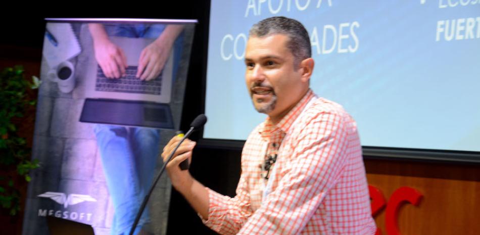 José Abel López, Técnico del MICM, durante su presentación al público.
