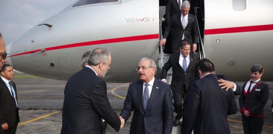 El presidente a su llegada a Guatemala. Foto cortesía Presidencia de la República.