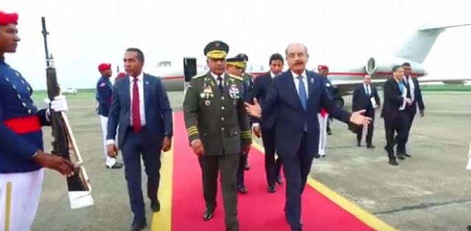 El presidente Danilo Medina a su regreso ayer al país.
