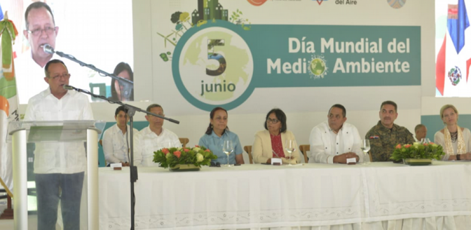 El ministro de Medio Ambiente, Ángel Estévez, encabezó la celebración. FUENTE EXTERNA.