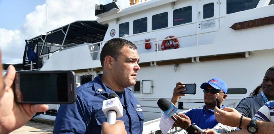 Capitán Mario Gil mientras ofrecía declaraciones a los medios. / Foto: Víctor Ramírez