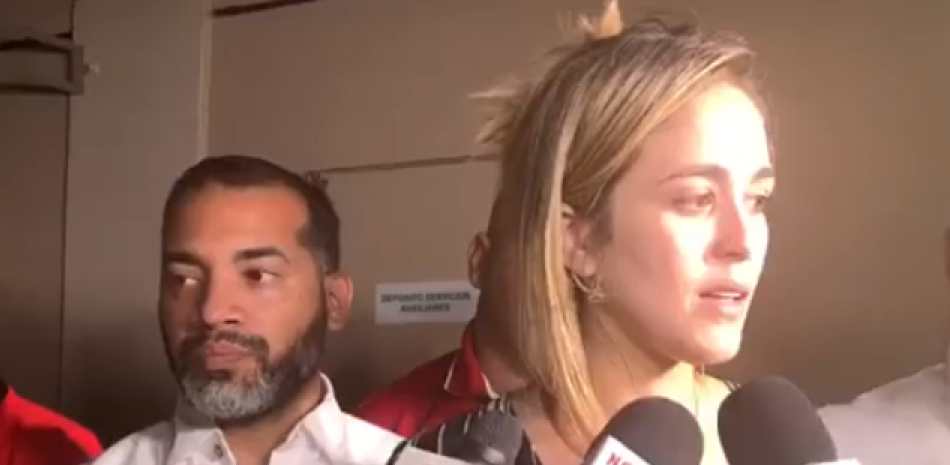 Ilza Blanco ofreciendo declaraciones a medio de comunicación desde la clínica. / Captura video