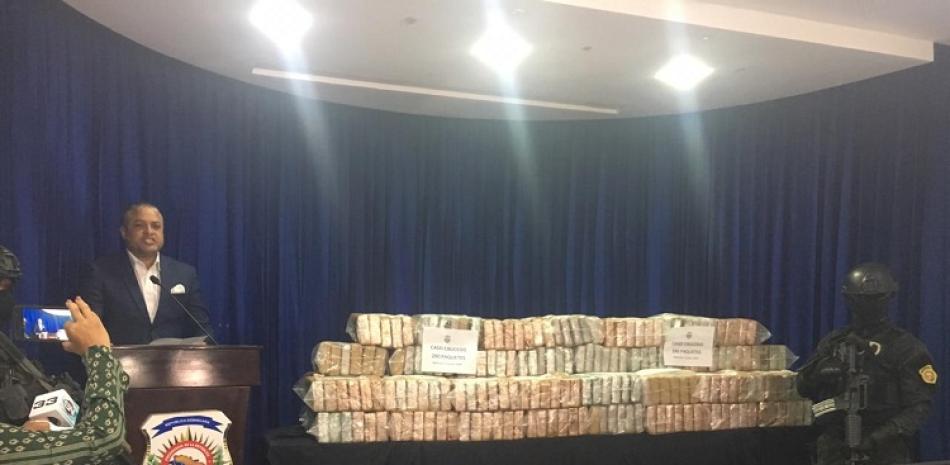 280 paquetes de presuntamente cocaína ocupados por la DNCD. Foto: Eliana Ledesma.