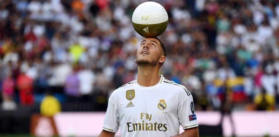 Eden Hazard realiza una exhibición minutos antes de la presentación oficial como nuevo miembro del Real Madrid.