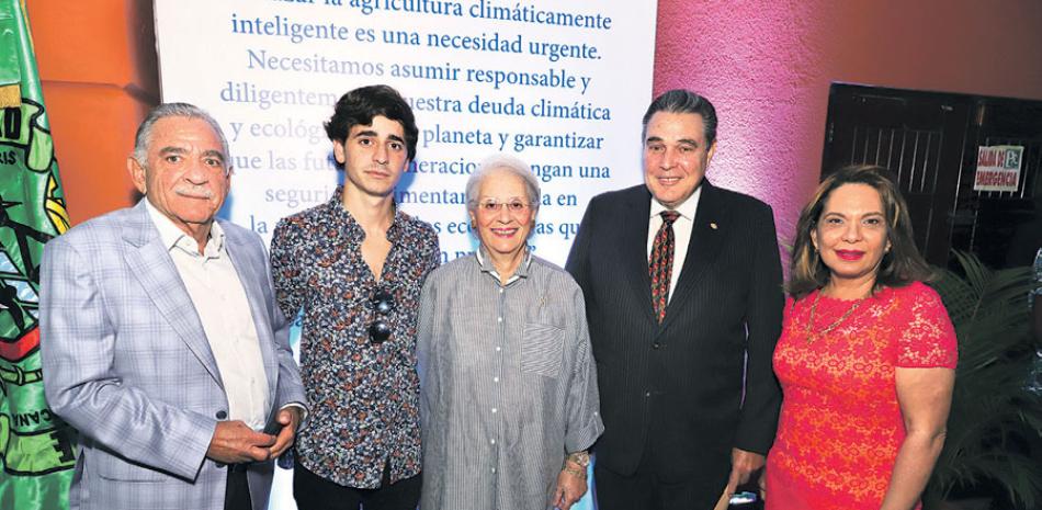 Arturo Santana, Jaime Oscar Santana, Pirigua Bonetti de Santana, Jose´ Hazim y Vilma de Hazim.