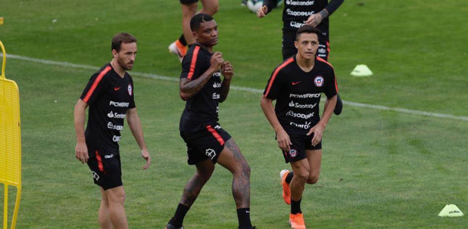 Los jugadores de la selección de fútbol de Chile durante el entrenamiento que el equipo chileno realizó este miércoles en São Paulo.