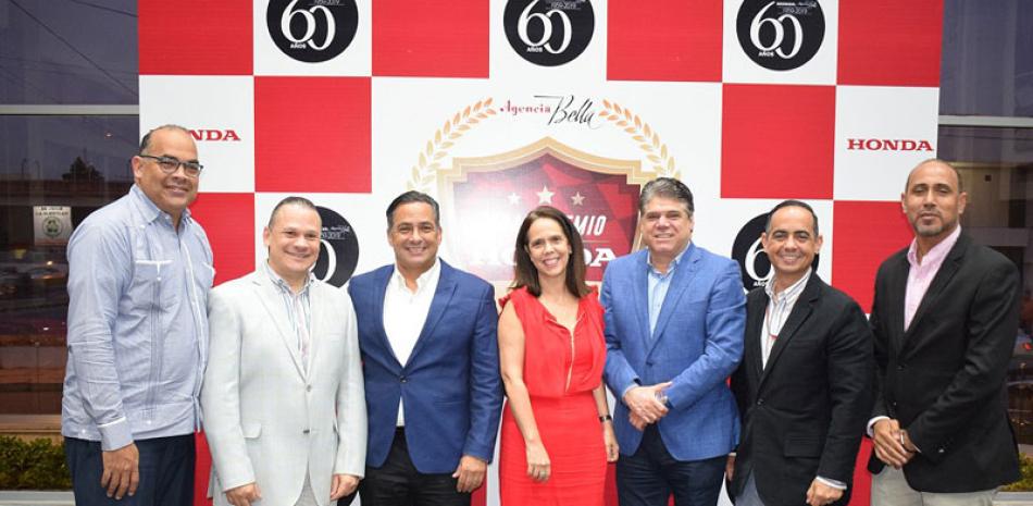 Ejecutivos de Agencia Bella encabezados por Maribel Bellapart y Georgie Herrera, del Autódromo Petronan, así como Marcos Pichardo y Diego Campos.