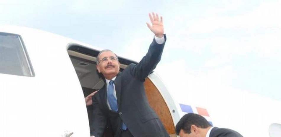 El presidente Danilo Medina sale por la Base Aérea de San Isidro en horas de la mañana. ARCHIVO