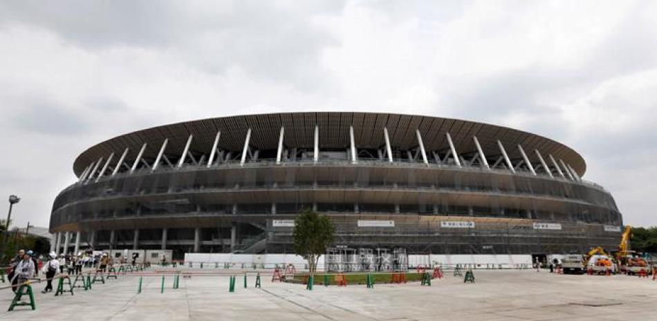 El monumental Nuevo Estadio Nacional de Tokio, en la capital japonesa, cuenta con un presupuesto de 150 mil millones de yenes, unos mil 200 millones de euros. La obra que inició en diciembre de 2016 termirá casi tres años después. /EFE