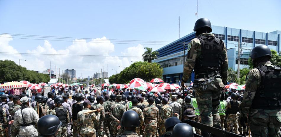 Las tropas que estaban desplegadas en el perímetro del Congreso Nacional fueron retiradas ayer luego de que así lo solicitara el presidente del Senado. /VÍCTOR RAMÍREZ