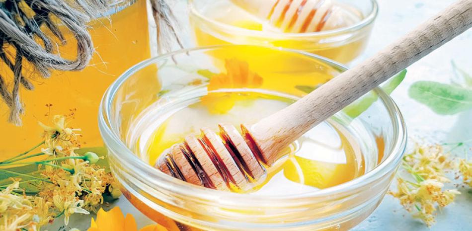 La miel posee valiosas propiedades nutricionales y medicinales. ISTOCK Y VÍCTOR RAMÍREZ/LISTÍN DIARIO