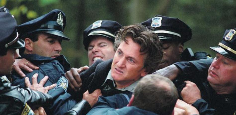 Sean Penn y Tim Robbins ganaeron el Oscar por la actuación en este filme, el primero como Mejor Actor. FUENTE EXTERNA.