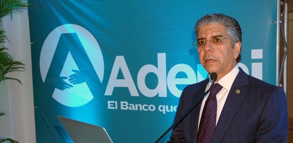 1. El presidente ejecutivo de Banco Mu´ltiple Adem,i Guillermo Rondo´n.