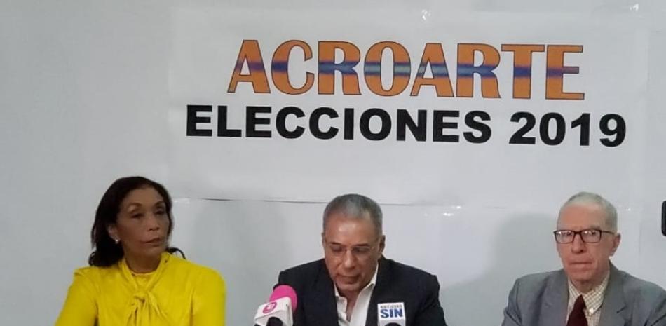 Maura Alcántara, Carlos Cepeda Suriel y Esduardo Arias.