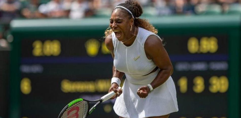 Serena Williams celebra luego de lograr su pase a la semfinal.