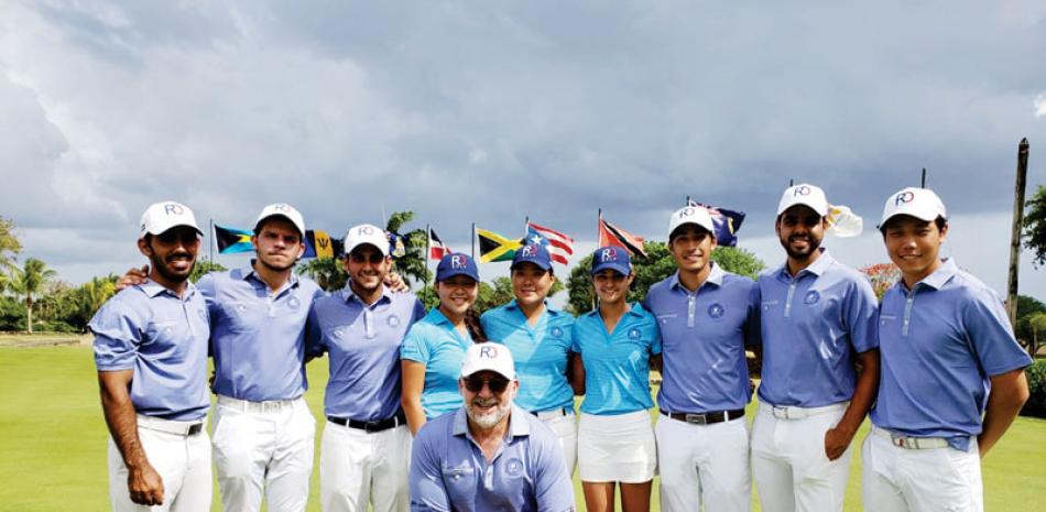Equipos masculino y femenino que nos representaron en los Campeonatos Amateur de Golf del Caribe celebrados la semana pasada en The Links. En el centro, Carlos Elmúdesi, presidente de FEDOGOLF.