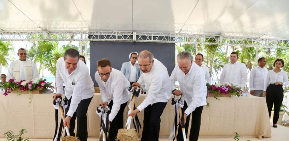 El presidente Danilo Medina en la apertura del hotel.