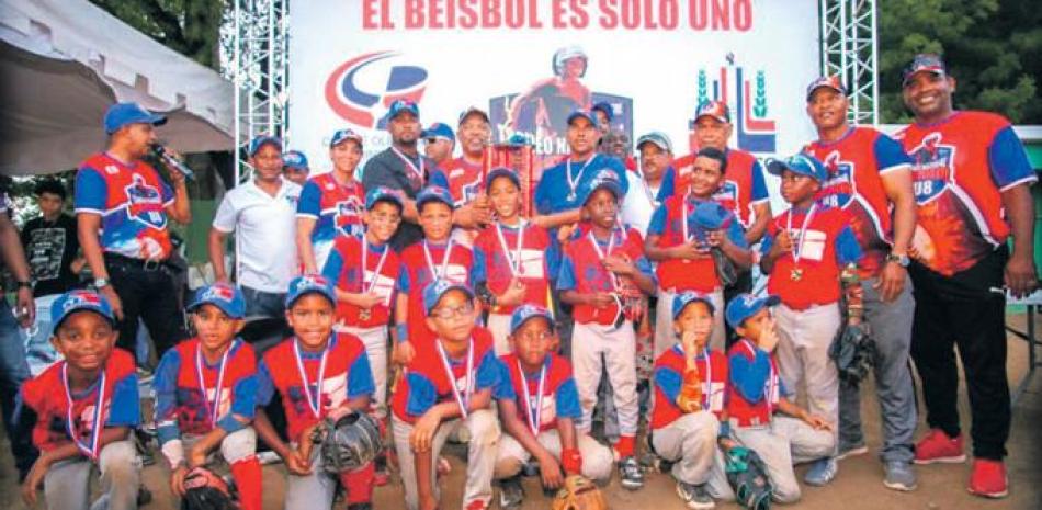 El equipo U8 representante de la provincia Santo Domingo fue el ganador del Torneo Nacional del presente año./FE