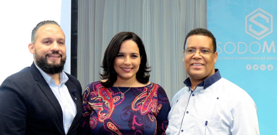 Omar Rivera, Elizabet Gurtiérrez y Ramón Chávez,