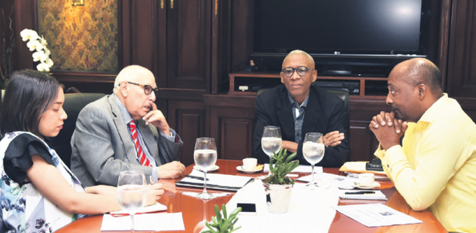 Economistas haitianos participaron en el encuentro del Listín Diario. JORGE CRUZ