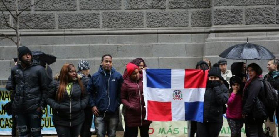El 21 de este mes un grupo de personas perteneciente a distintas organizaciones de migrantes participaron en la Marcha Migrante en Santiago de Chile. Foto AP