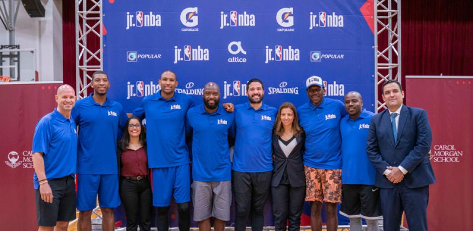 Al Horford, Felipe López, Mario West, Greivis Vásquez junto a Marino Ginebra y Michelle Maura, entre otros, en la apertura del Jr. NBA Camp.
