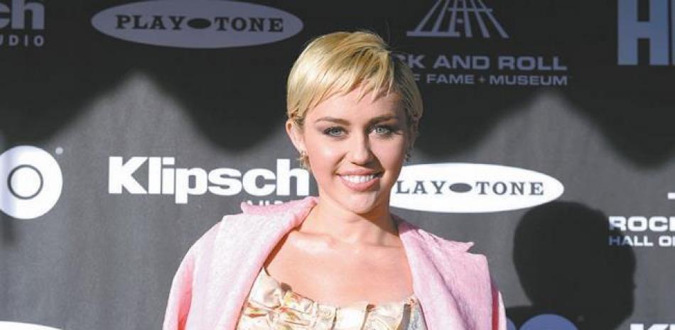 Miley Cyrus es una de las grandes figuras que se han cancelado sus actuaciones en el mítico festival. Foto: archivo del Listín Diario.