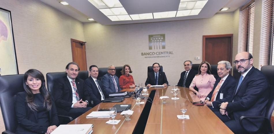 Los representantes del Banco Central y de la AIRD se reunieron ayer. CORTESÍA DEL BC