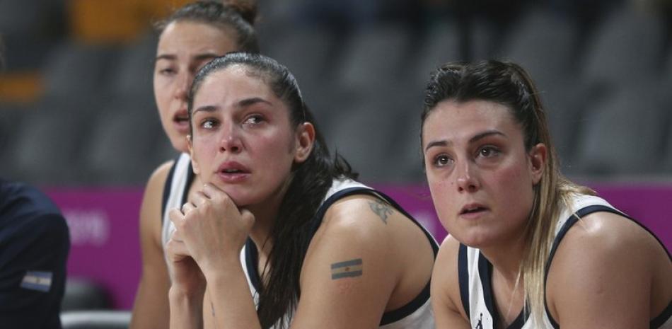 Varias jugadoras de Argentina se muestran triste tras el último desenlace de su equipo