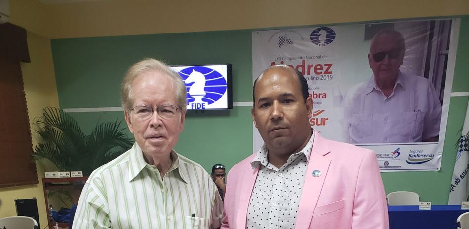 El empresario José Luis Corripio junto al maestro FIDE Braulio Ramírez.