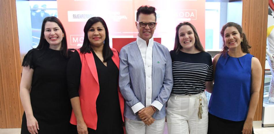 Carla González, Cony Taveras, Sócrates McKinney, Cristina Cuadra y Yolanda León.