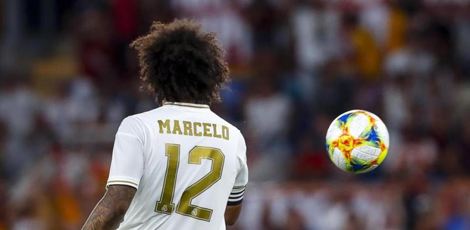 Marcelo muestra su frustración durante el partido amistoso del AS Roma vs Real Madrid CF en el estadio Olímpico de Roma. EFE/Angelo Carconi.