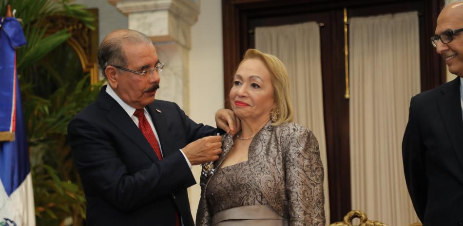 Presidente Medina junto a Luisa Fernández.