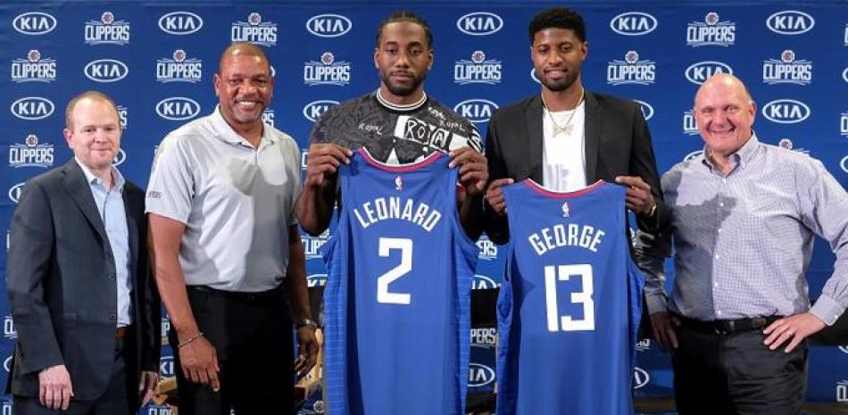 Kawhi Leonard, Paul George y los Clippers de Los Angeles son dados como favoritos para ganar el título de la NBA.