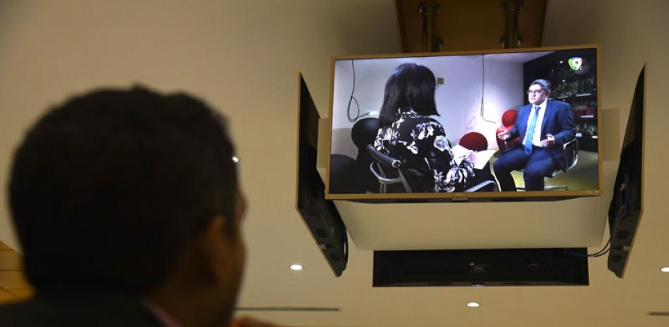 Captura de televisión cuando Alicia Ortega presentaba anoche su programa “El Informe”. LEO SANTIAGO