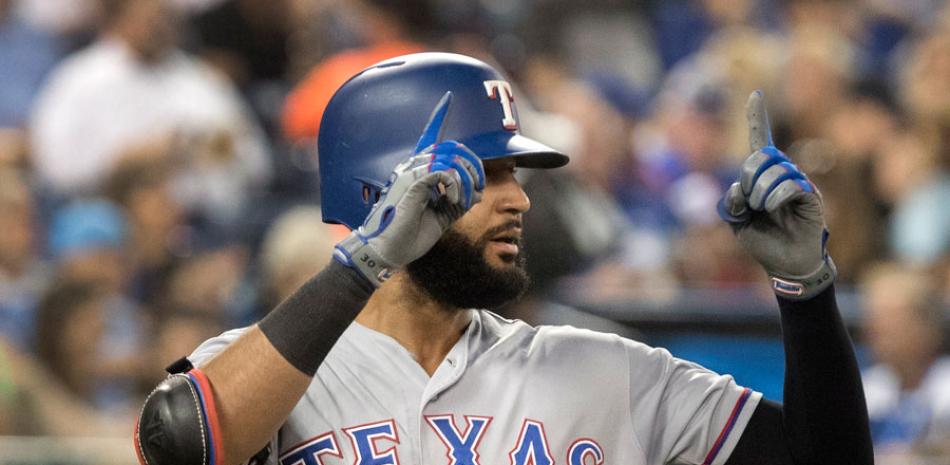 Nomar Mazara, de los Rangers, reacciona luego de pegar un cuadrangular en el partido de ayer contra los BlueJays de Toronto.