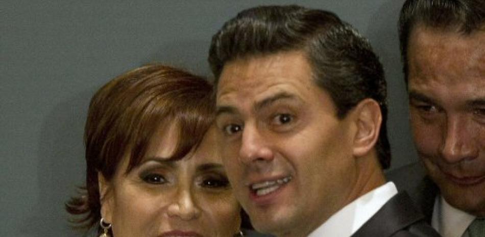 Rosario Robles junto a Peña Nieto. Foto: Archivo.