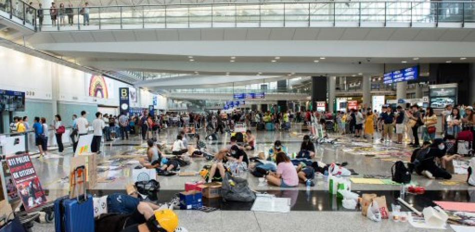 Protesta, aeropuerto de Hong Kong, AP