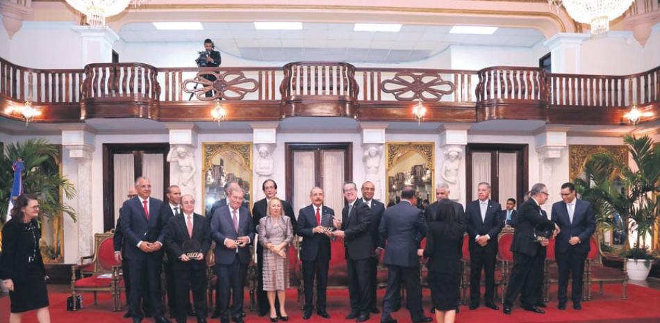 El reconocimiento fue entregado en la gala de celebración del 50 aniversario del sector de zonas francas, con la presencia del presidente Danilo Medina Sánchez. FUENTE EXTERNA
