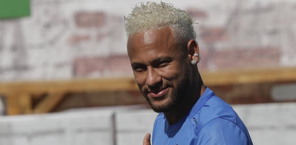 Neymar está renuente a integrarse al PSG, pero el club ha condicionado su salida.