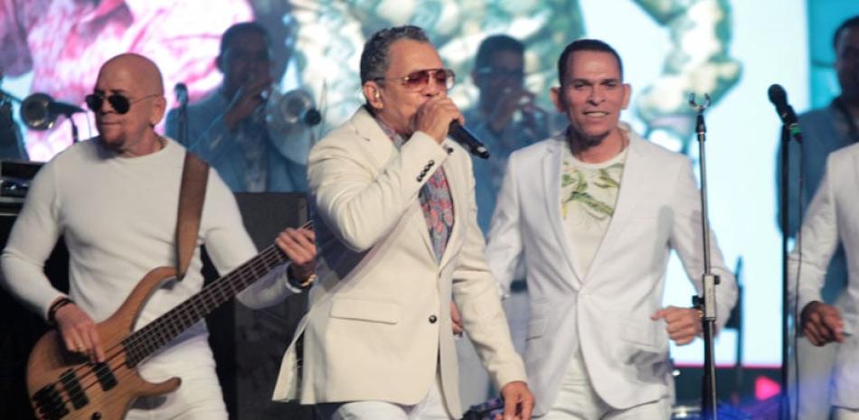 El público disfrutó de principio a fin la música de Los Hermanos Rosario.