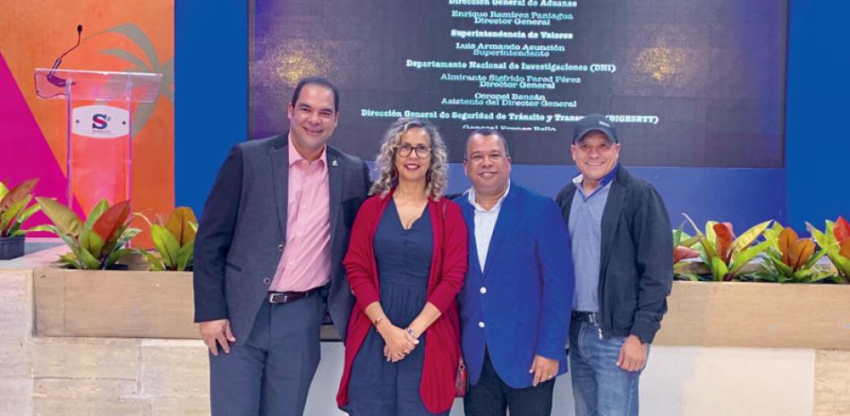 El alcalde de Monte Plata, Jesús Contreras, recibe a los ejecutivos de Señales TV. FUENTE EXTERNA