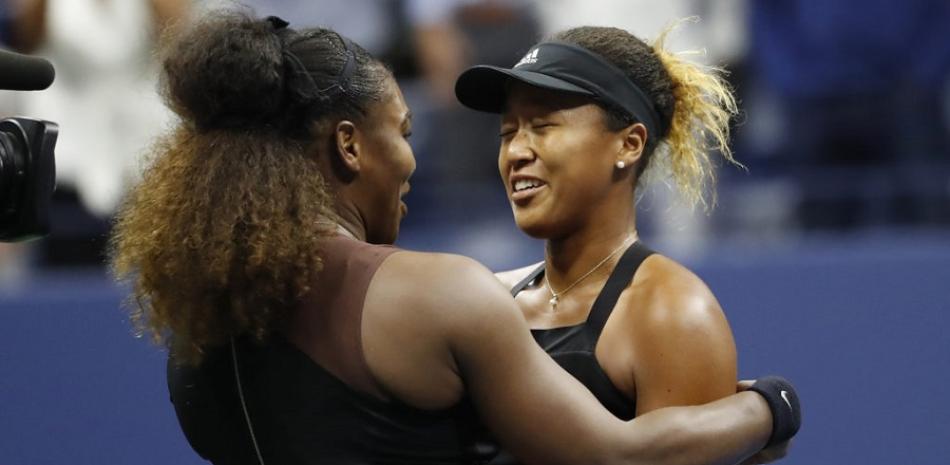 Serena Williams felicita a Naomi Osaka luego que ésta la derrotara en la final del 2019.
