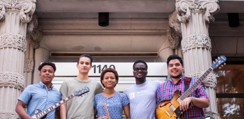 Berklee College of Music destaca en la Web el apoyo de la referida fundación a los estudiantes de música favorecidos. ORGANIZADORES