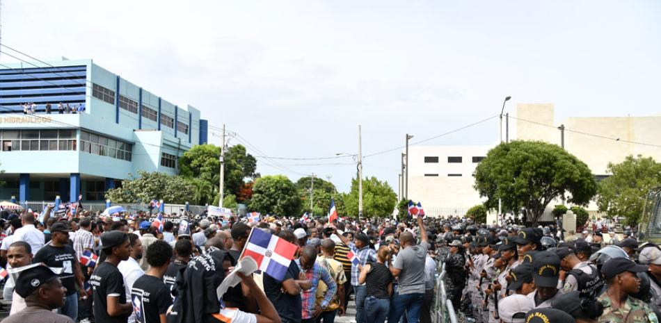 Hubo protestas masivas contra la reforma de la Constitución.