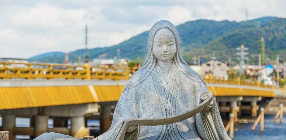Estatua de Murasaki Shikibu, en Kioto, Japón. La novelista, poetisa y dama de honor en la corte imperial japonesa es conocida por ser la autora de La historia de Genji. Foto: iStock